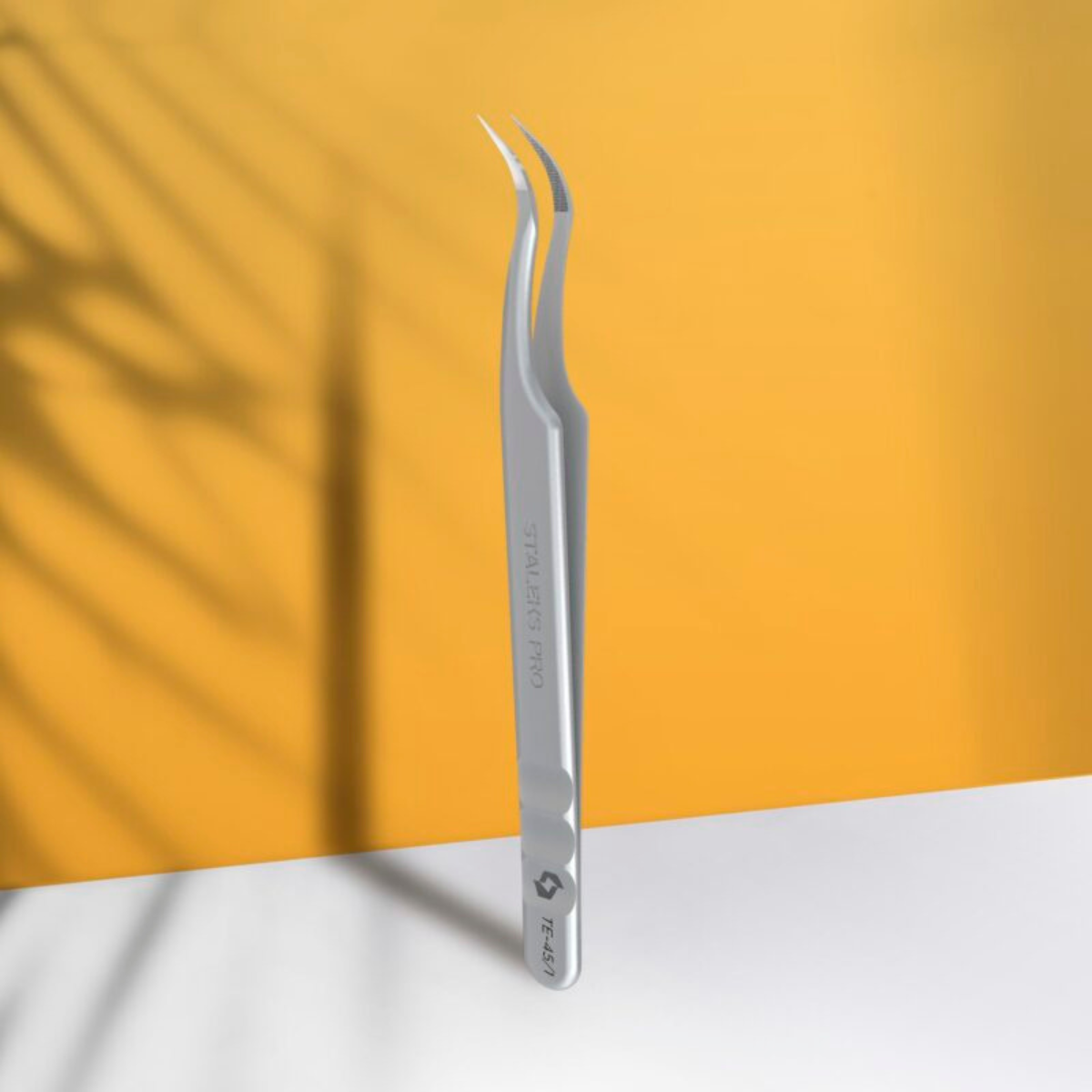 Pinza Staleks Expert 45/1 curva con nanomuescas para volumen